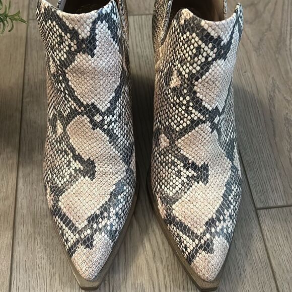 NEALRY NEW VINCE CAMUTO GIGIETTA GENUINE LEATHER SNAKESKIN ANKLE BOOTIES SZ 10 - Picture 5 of 9